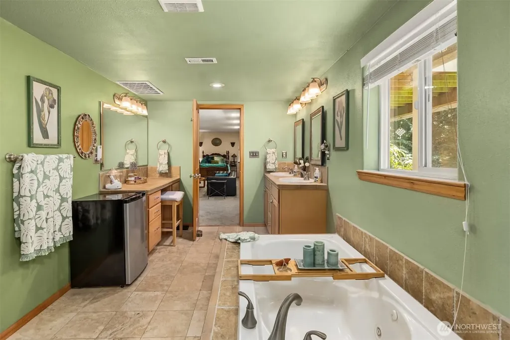 34059 Bridge View Drive NE Kingston WA 98346