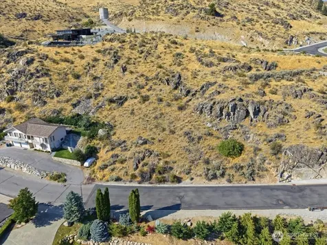 137 Long Drive Chelan WA 98816