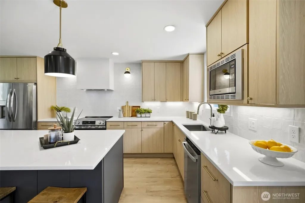 5946 18th Avenue SW Seattle WA 98106