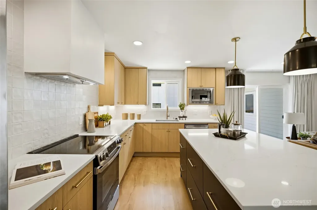 5946 18th Avenue SW Seattle WA 98106