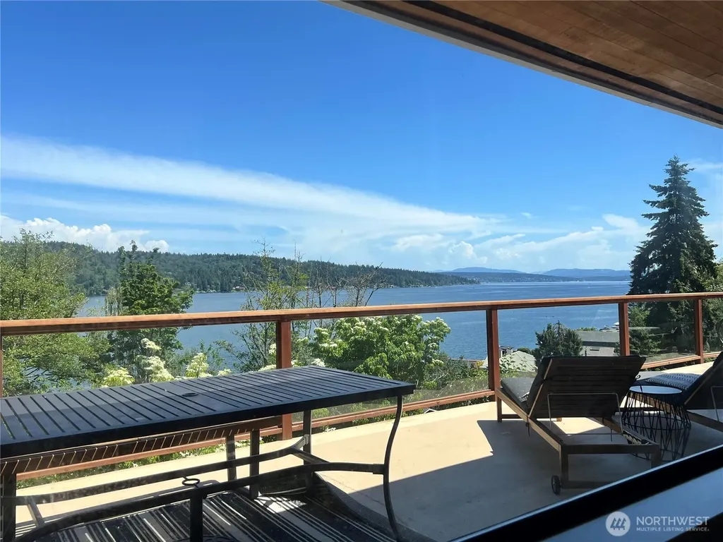 13740 42nd Avenue NE Seattle WA 98125