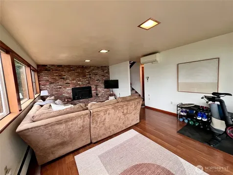 13740 42nd Avenue NE Seattle WA 98125