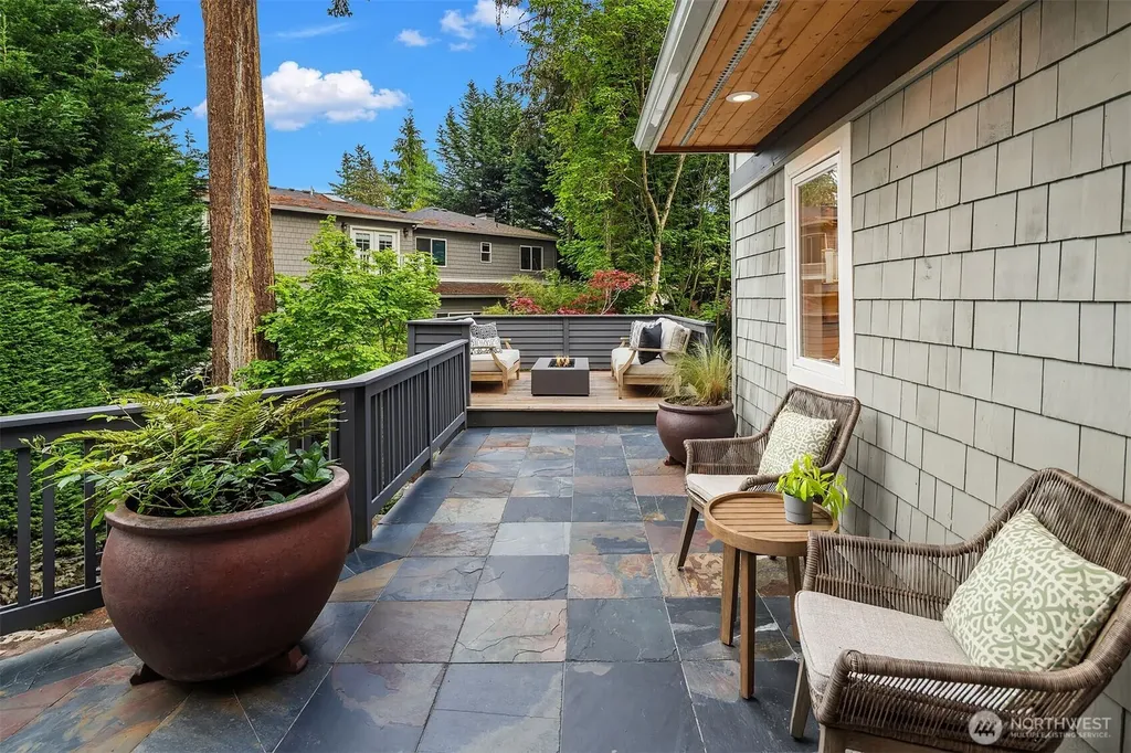 2038 9th Street W Kirkland WA 98033