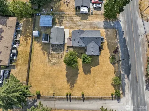 11204 122nd Street E Puyallup WA 98374