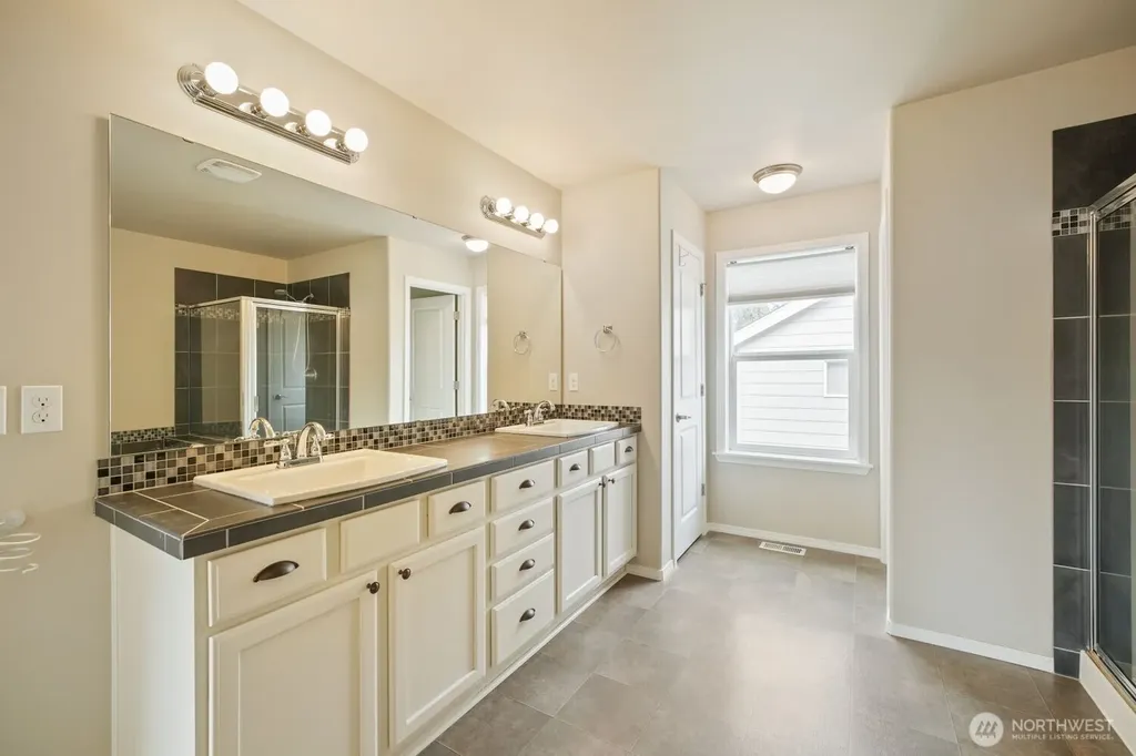 34004 12th Place SW Federal Way WA 98023