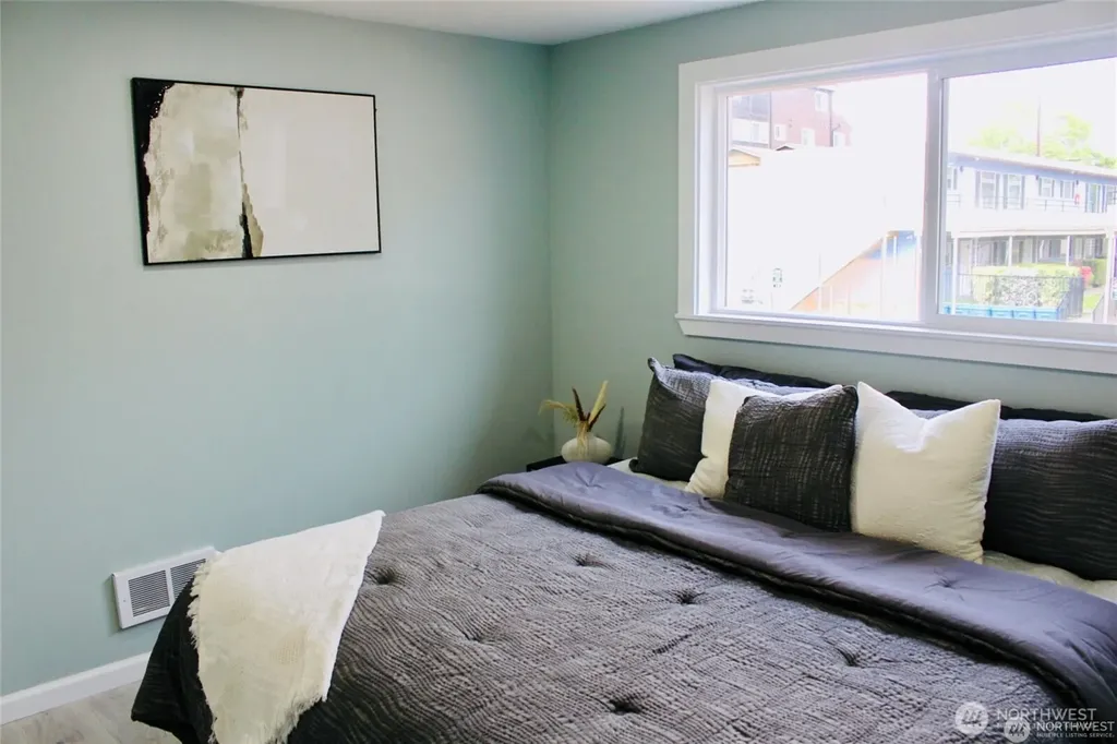 9040 17th Avenue SW Seattle WA 98106