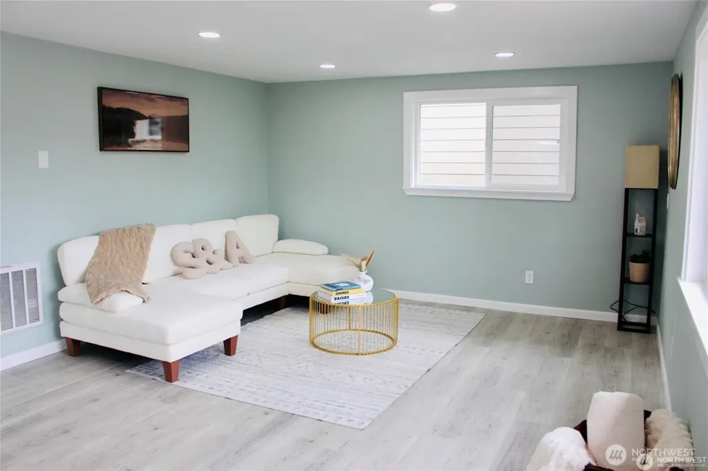 9040 17th Avenue SW Seattle WA 98106