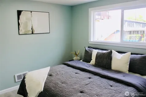 9040 17th Avenue SW Seattle WA 98106
