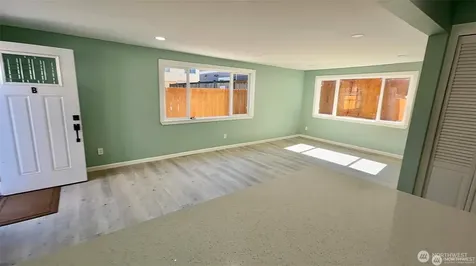 9040 17th Avenue SW Seattle WA 98106