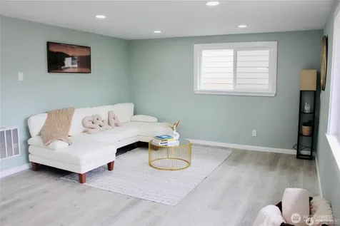 9040 17th Avenue SW Seattle WA 98106