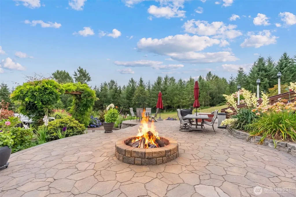 222 Volcano Lane Chehalis WA 98532