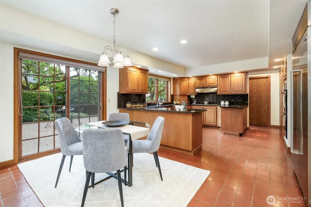 6573 Windermere Road Seattle WA 98105