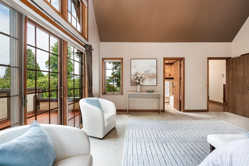6573 Windermere Road Seattle WA 98105