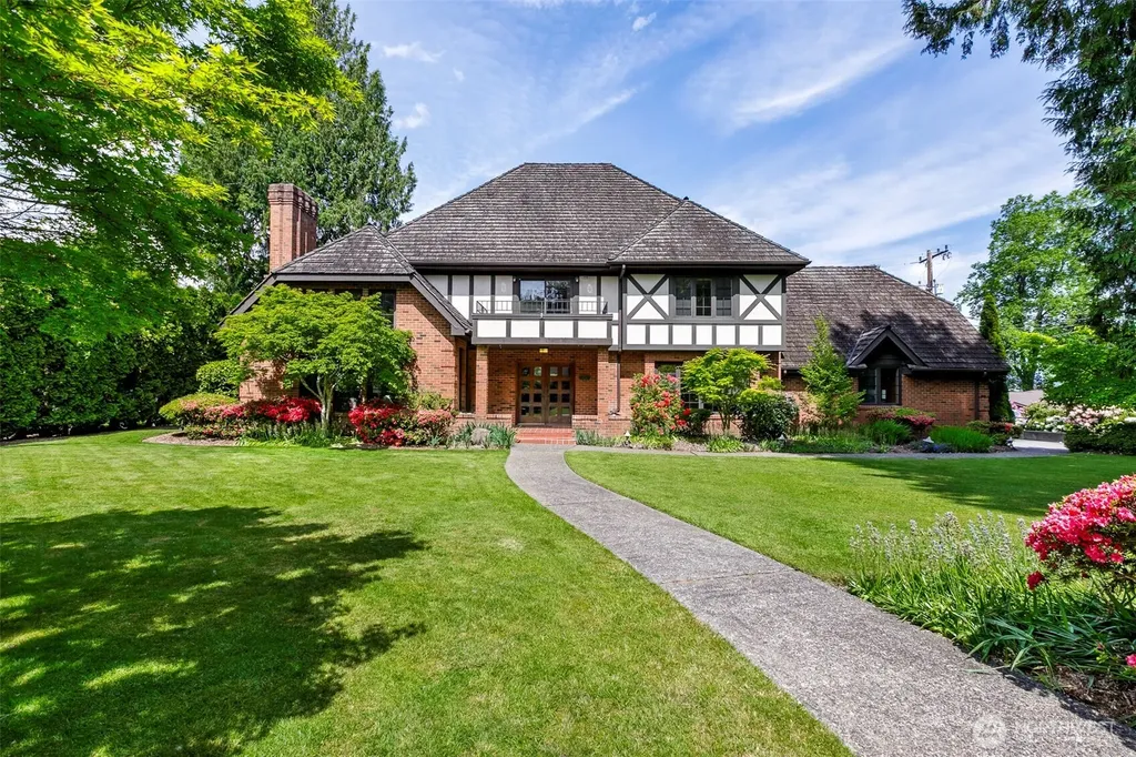 6573 Windermere Road Seattle WA 98105