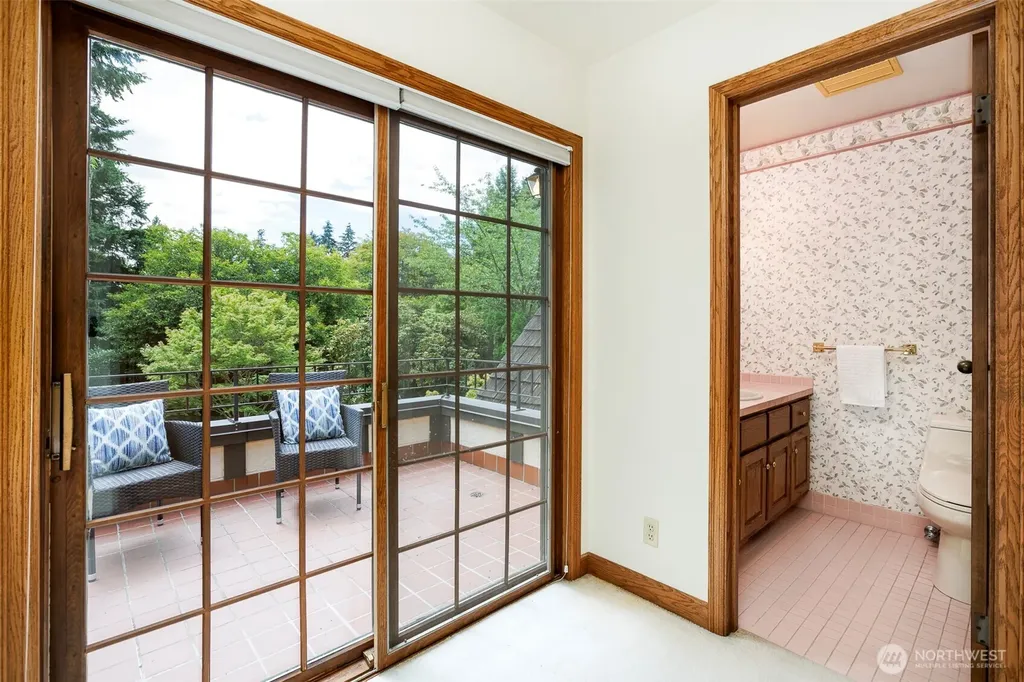 6573 Windermere Road Seattle WA 98105