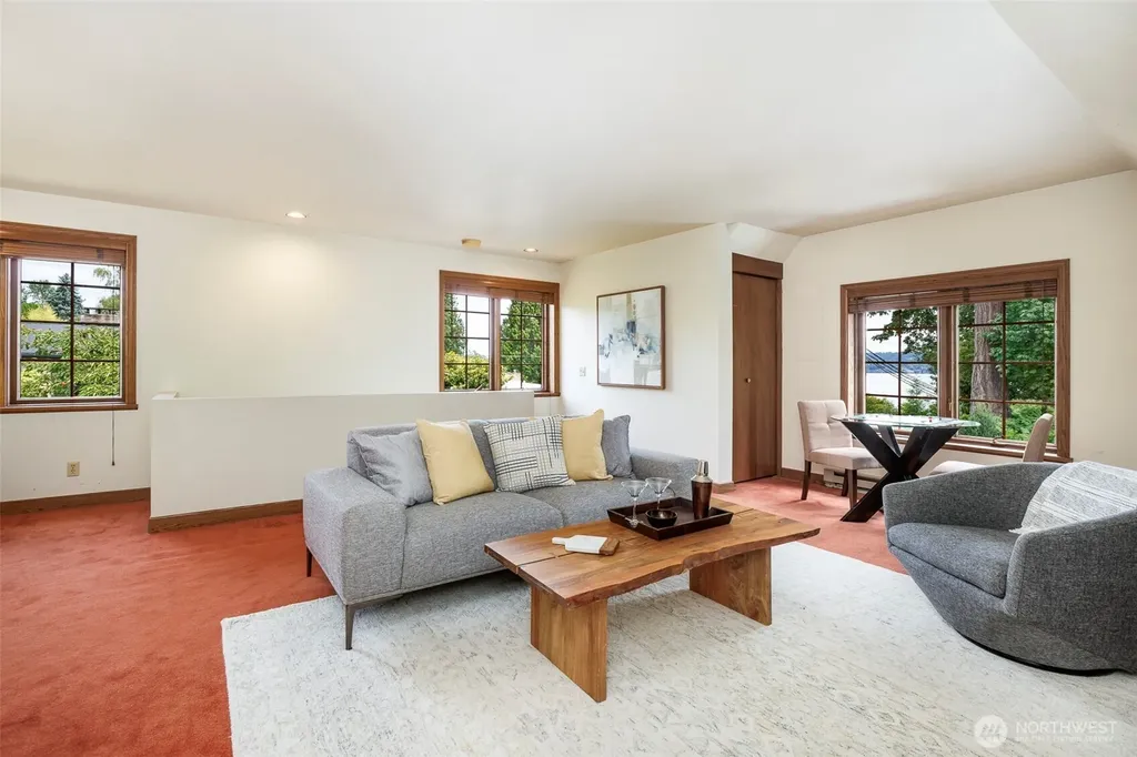 6573 Windermere Road Seattle WA 98105
