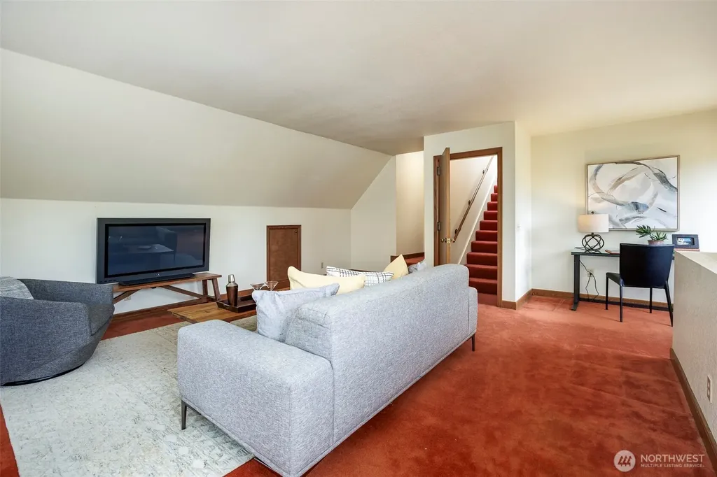 6573 Windermere Road Seattle WA 98105