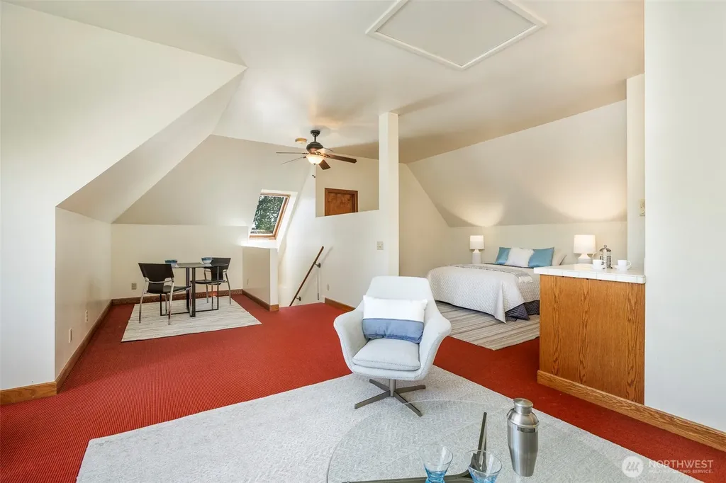 6573 Windermere Road Seattle WA 98105