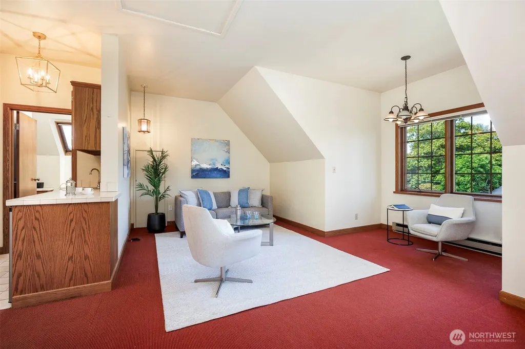6573 Windermere Road Seattle WA 98105