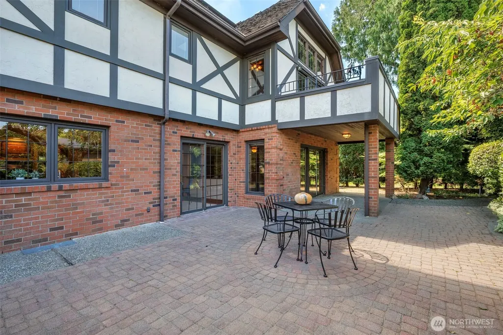 6573 Windermere Road Seattle WA 98105