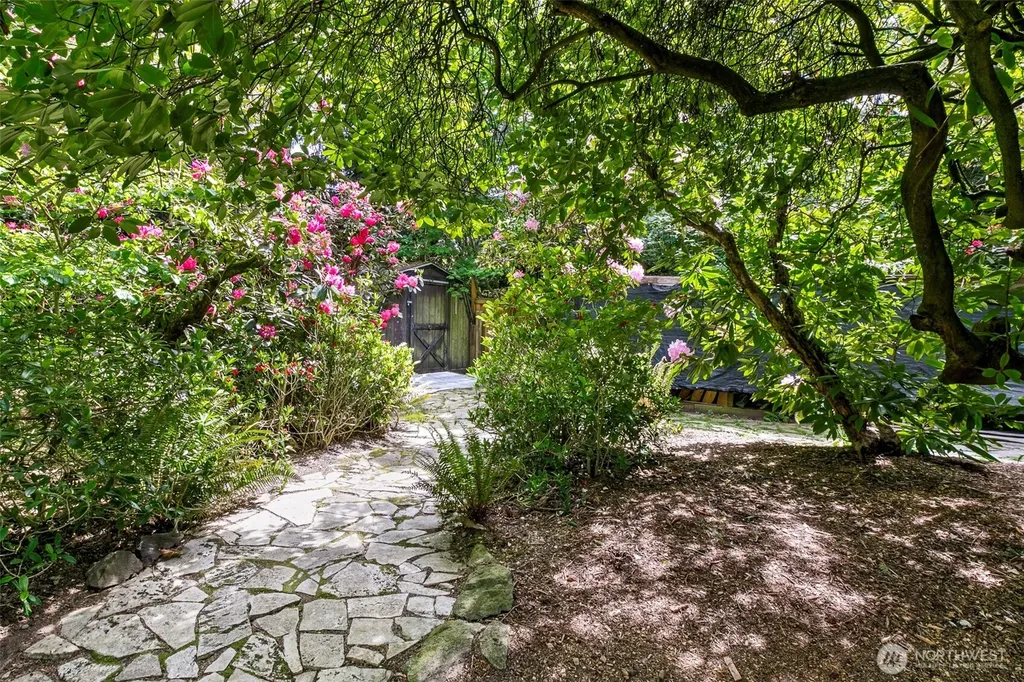 6573 Windermere Road Seattle WA 98105
