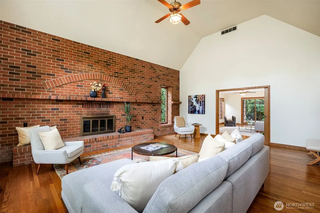 6573 Windermere Road Seattle WA 98105