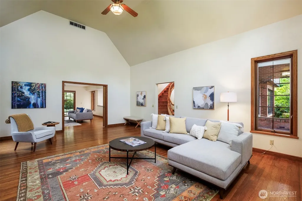 6573 Windermere Road Seattle WA 98105