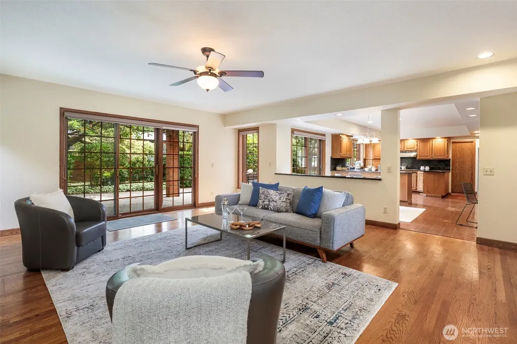 6573 Windermere Road Seattle WA 98105