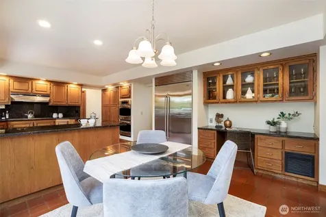 6573 Windermere Road Seattle WA 98105