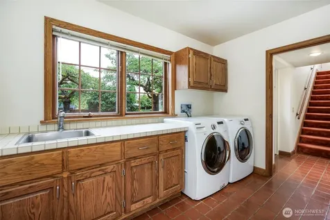 6573 Windermere Road Seattle WA 98105