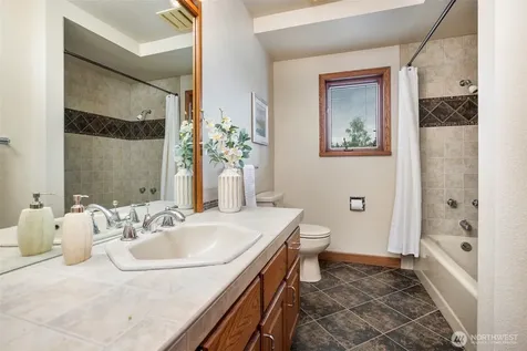 6573 Windermere Road Seattle WA 98105