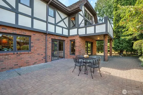 6573 Windermere Road Seattle WA 98105