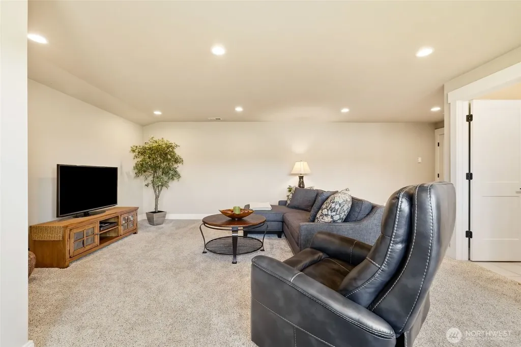 28210 142nd St E Buckley WA 98321