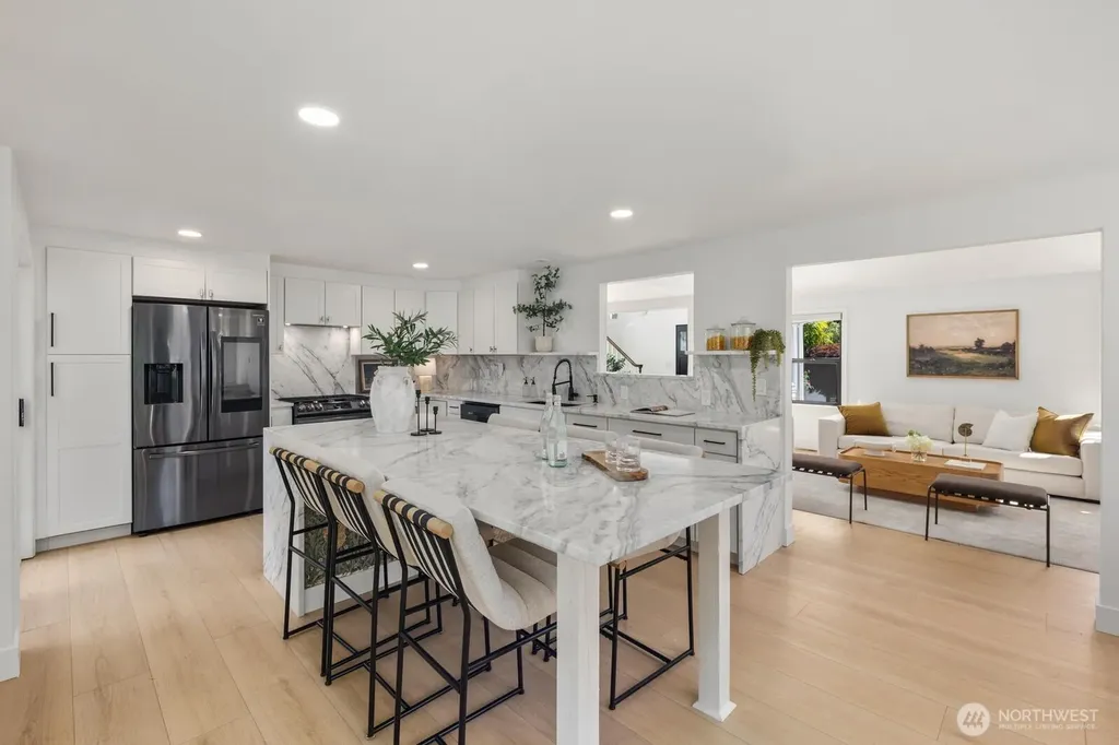 3642 37th Avenue W Seattle WA 98199