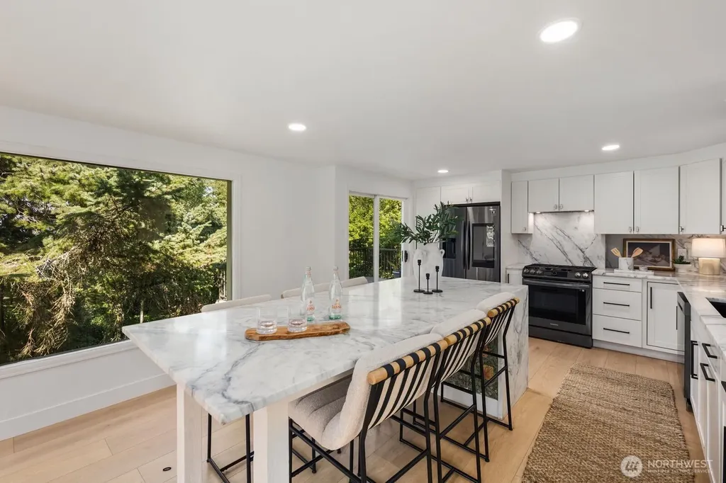 3642 37th Avenue W Seattle WA 98199