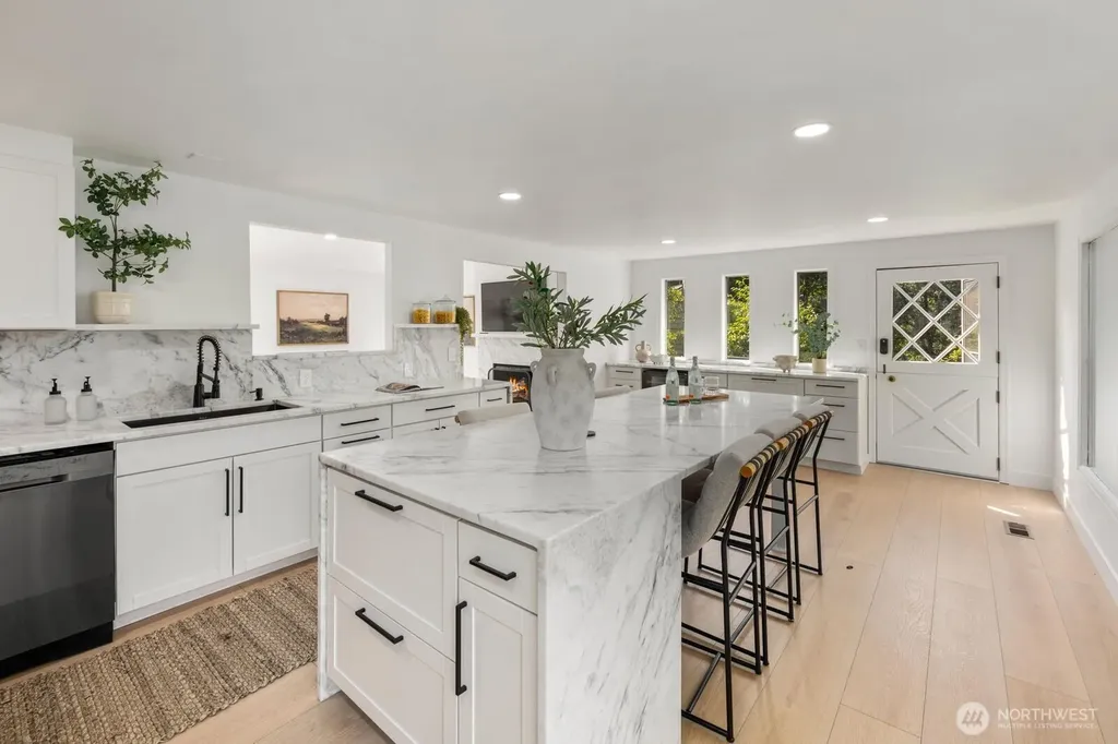 3642 37th Avenue W Seattle WA 98199