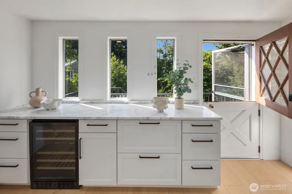 3642 37th Avenue W Seattle WA 98199
