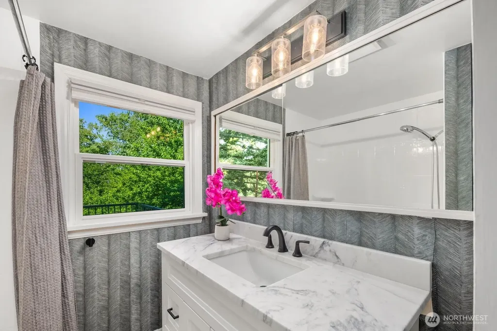 3642 37th Avenue W Seattle WA 98199