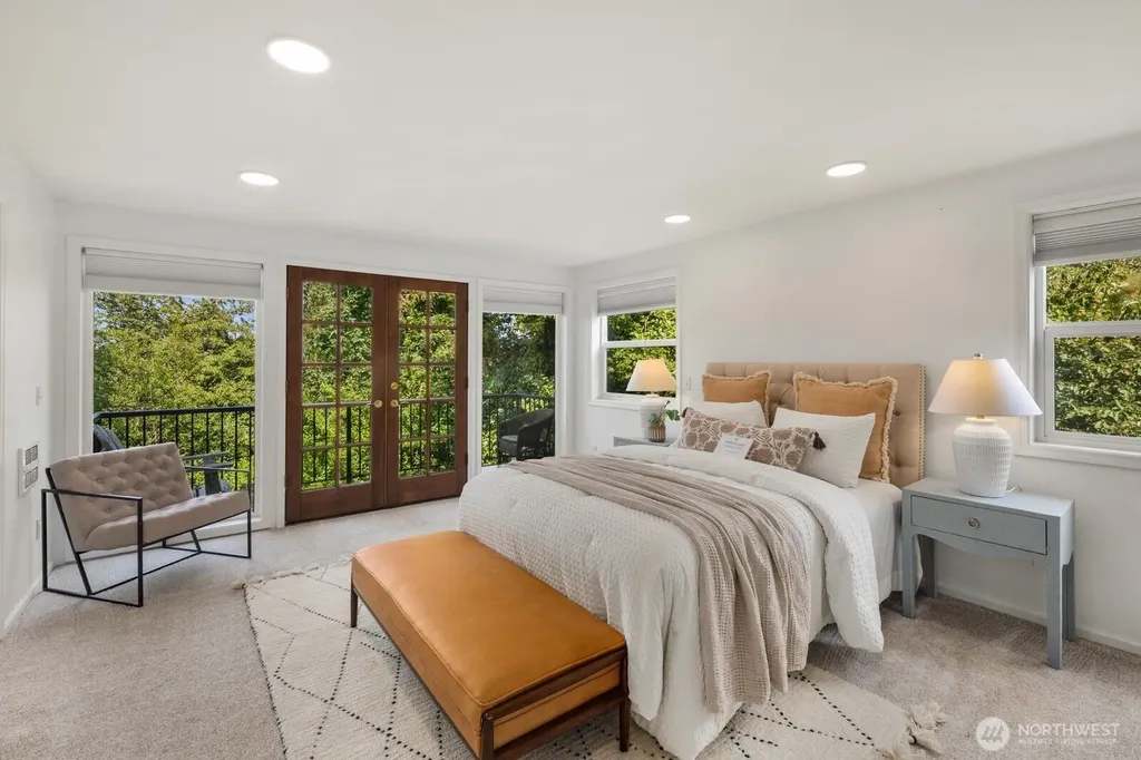 3642 37th Avenue W Seattle WA 98199