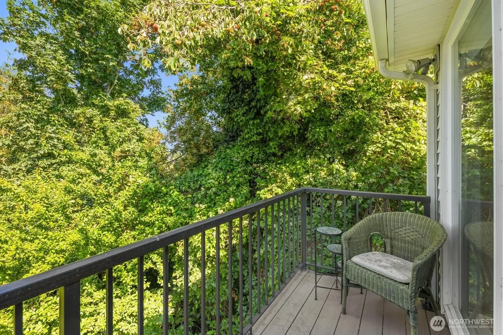 3642 37th Avenue W Seattle WA 98199