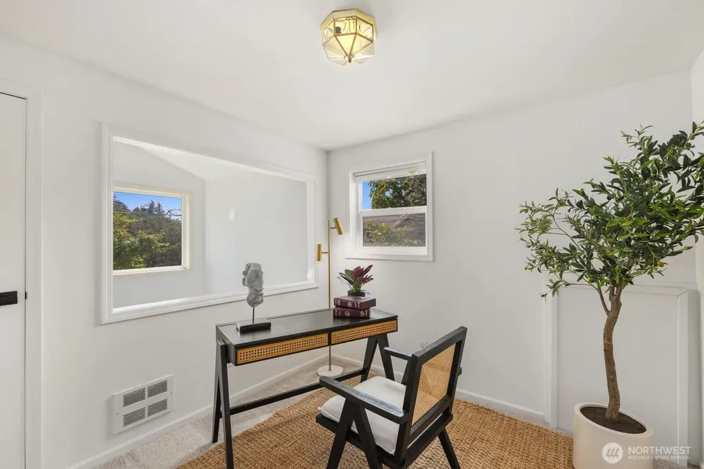 3642 37th Avenue W Seattle WA 98199