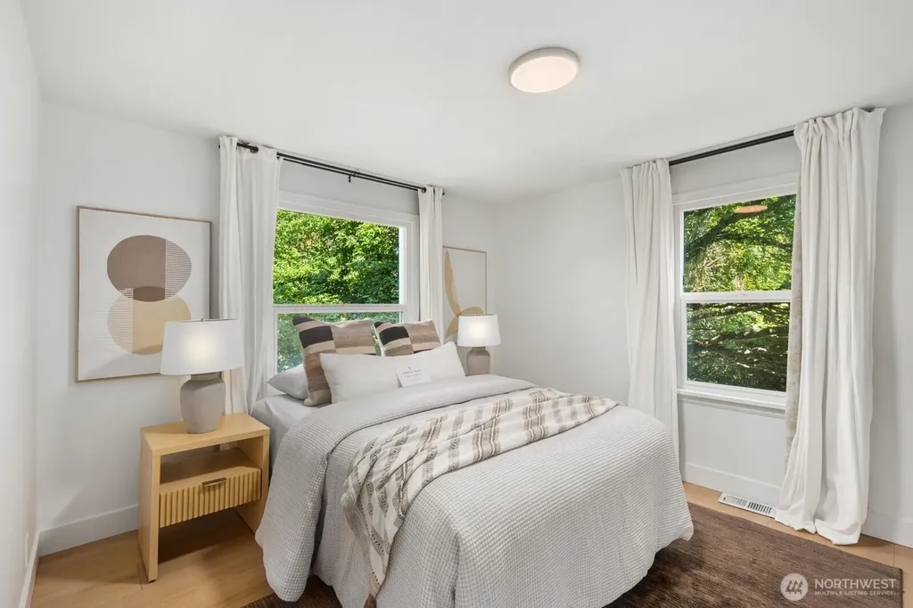 3642 37th Avenue W Seattle WA 98199