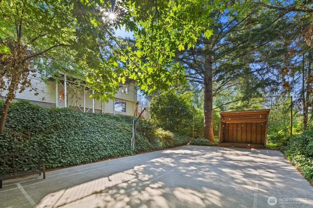 3642 37th Avenue W Seattle WA 98199