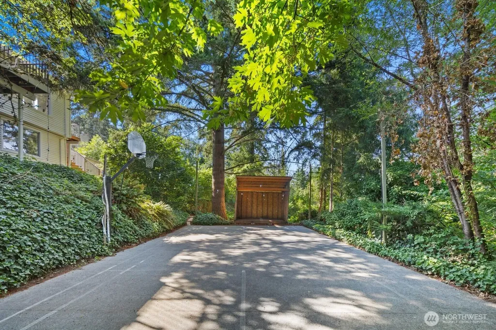 3642 37th Avenue W Seattle WA 98199
