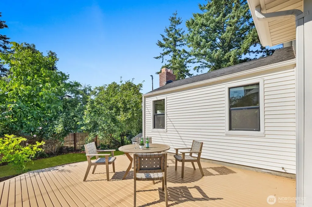3642 37th Avenue W Seattle WA 98199