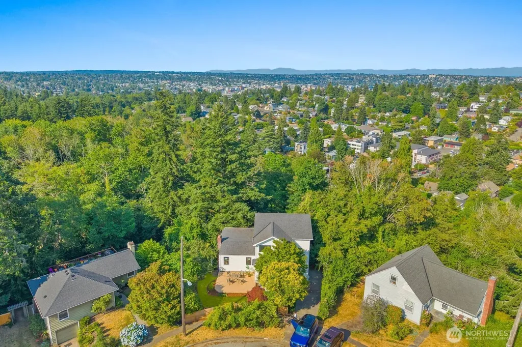 3642 37th Avenue W Seattle WA 98199