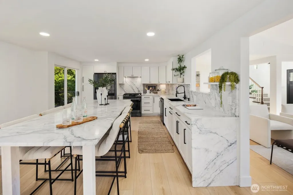 3642 37th Avenue W Seattle WA 98199