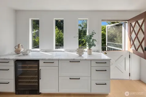 3642 37th Avenue W Seattle WA 98199