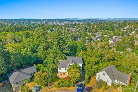 3642 37th Avenue W Seattle WA 98199