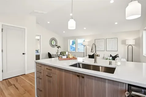 2412 Queen Anne Avenue N Seattle WA 98119